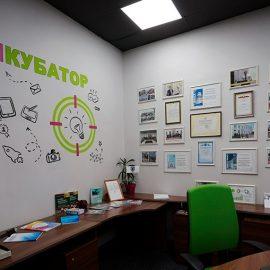 2025-02-24 Притыцкого 62/1. Первый заместитель председателя Мингорисполкома Лазаревич Надежда посетила бизнес-инкубатор УИН. Фото Ирины Малиновской